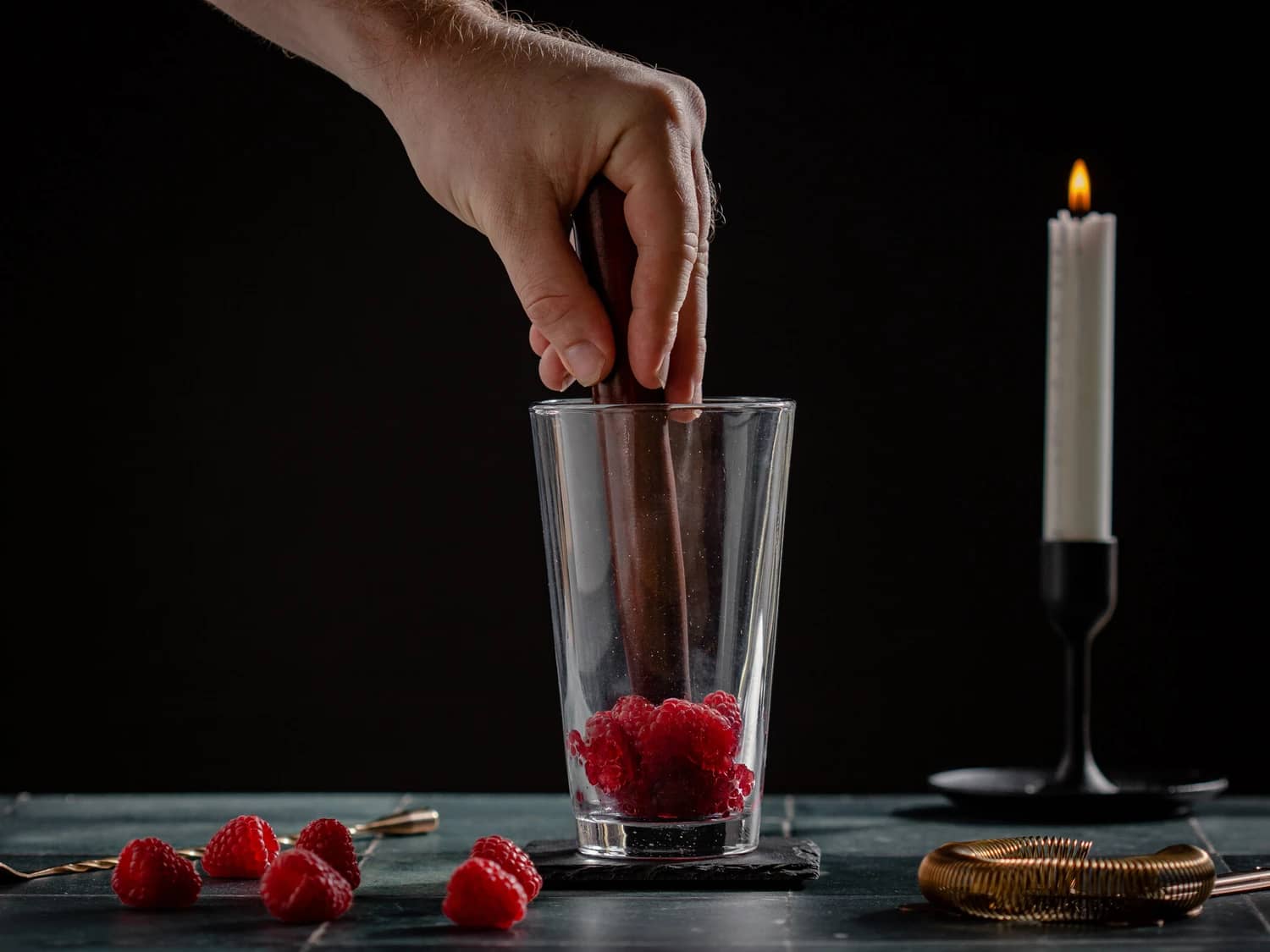 Schritt: Himbeeren zerstampfen/muddeln