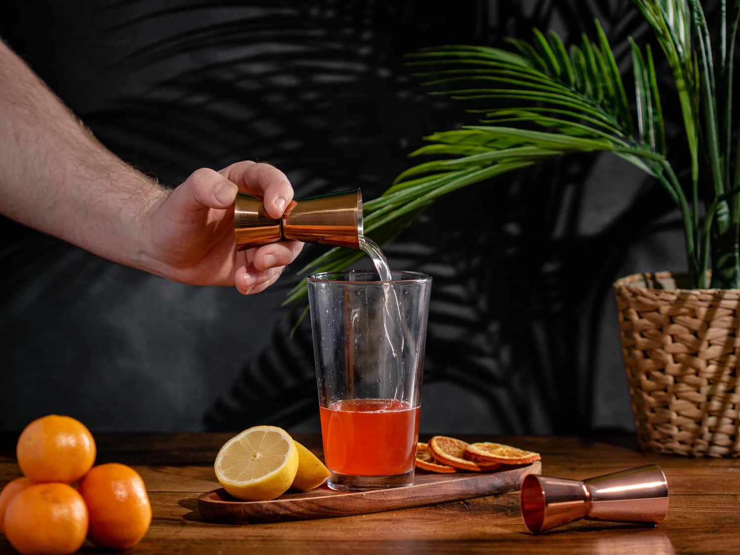 Schritt: Aperol, Gin und Prossecosirup